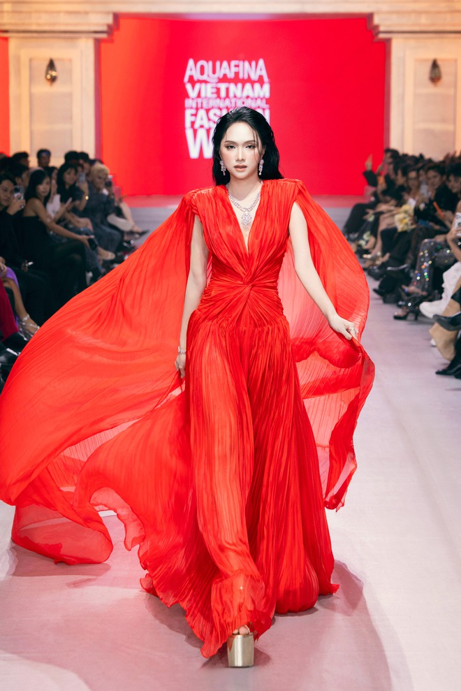 H'Hen Niê e Bùi Quỳnh Hoa competem em concurso de beleza com rainhas da beleza internacionais - Foto 12.