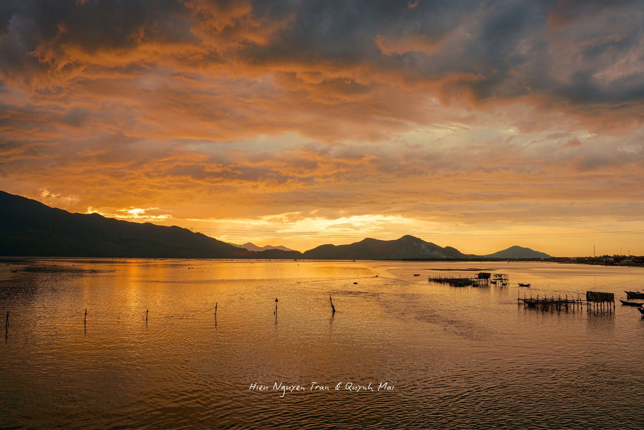 Gallery - The breathtaking sunset over Lang Co Bay evokes fond memories. - image 4