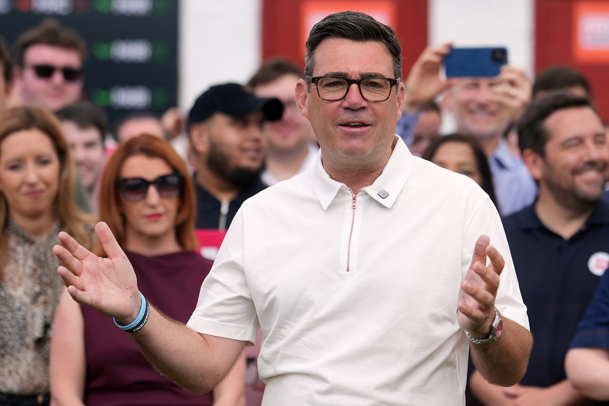 Ông Andy Burnham phát biểu trước những người ủng hộ sau chiến thắng tại cuộc bầu cử bổ sung hôm 19-6. Ảnh: AP