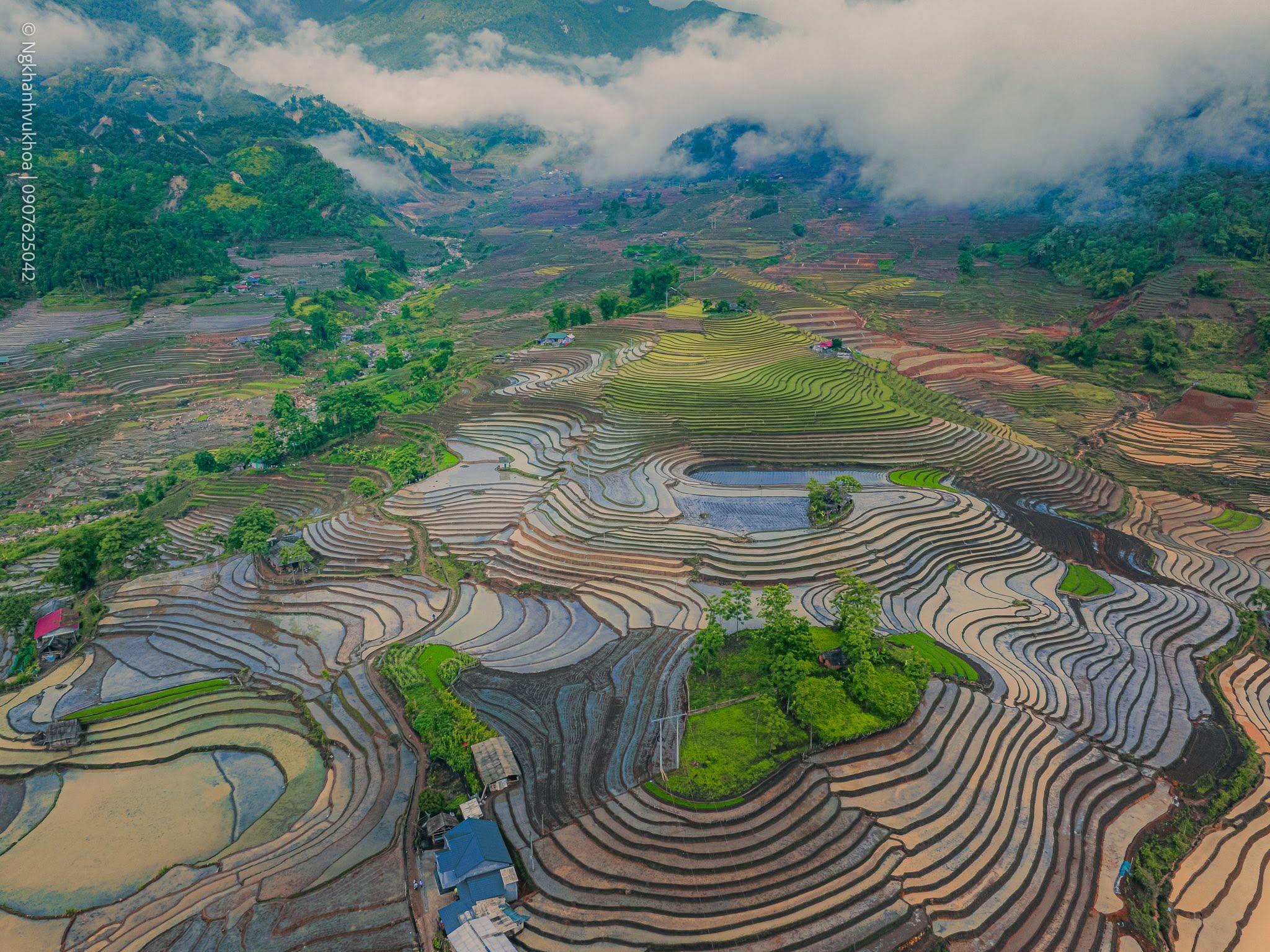 Gallery - Silently admiring Y Tý during the rainy season. - image 2