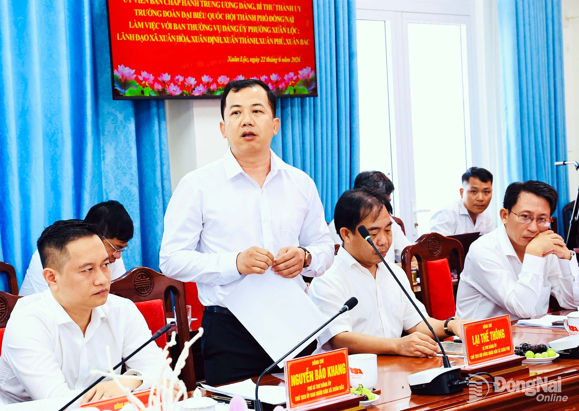 Bí thư Đảng ủy, Chủ tịch HĐND xã Xuân Phú Lại Thế Thông báo cáo tại buổi làm việc. Ảnh: Công Nghĩa&nbsp;
