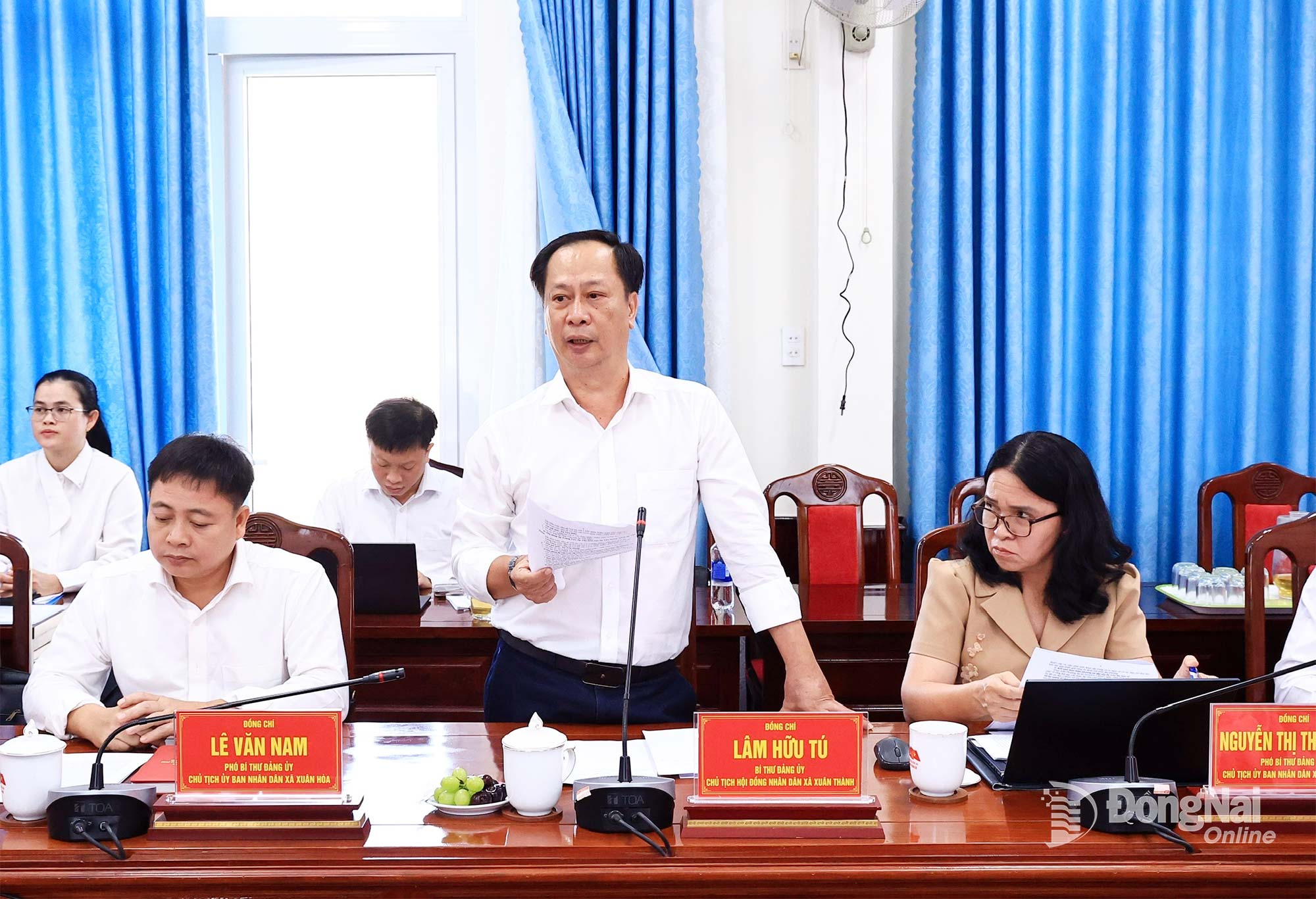 Bí thư Đảng ủy, Chủ tịch HĐND xã Xuân Thành Lâm Hữu Tú báo cáo tại buổi làm việc. Ảnh: Công Nghĩa&nbsp;