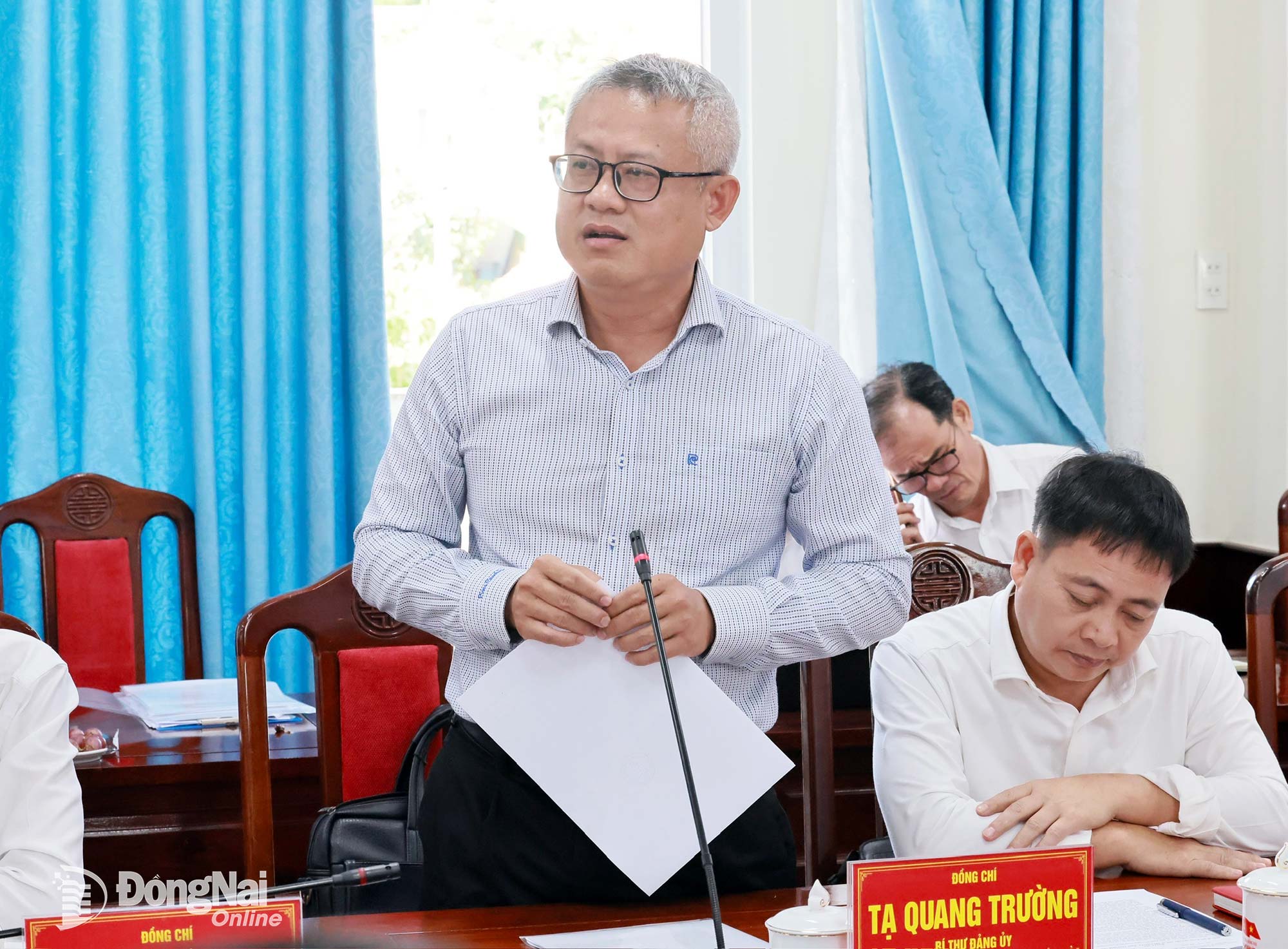 Bí thư Đảng ủy, Chủ tịch UBND xã Xuân Hòa Tạ Quang Trường báo cáo tại buổi làm việc. Ảnh: Công Nghĩa
