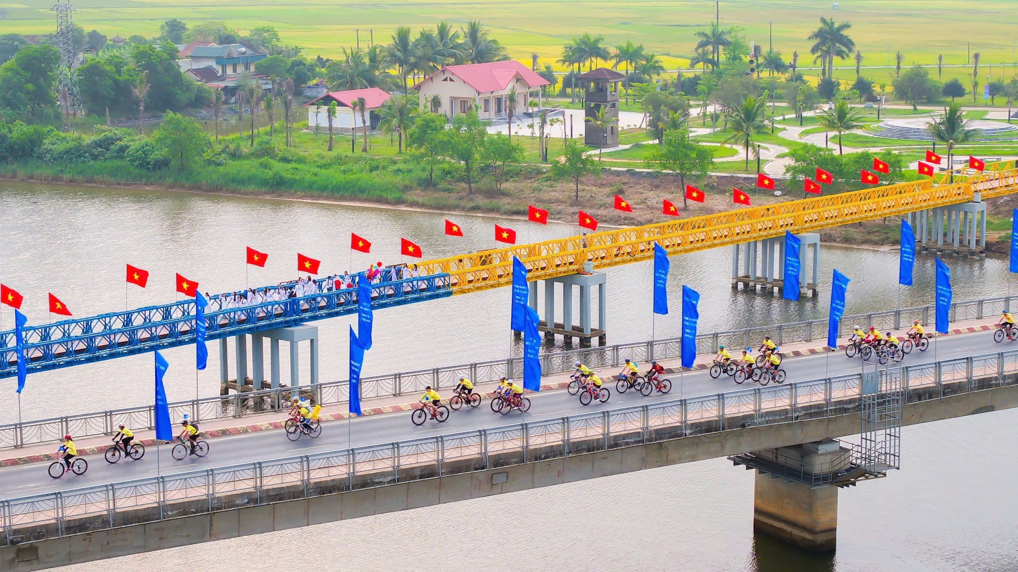 Những vòng quay hòa bình trên 'đất lửa' - Ảnh 2.