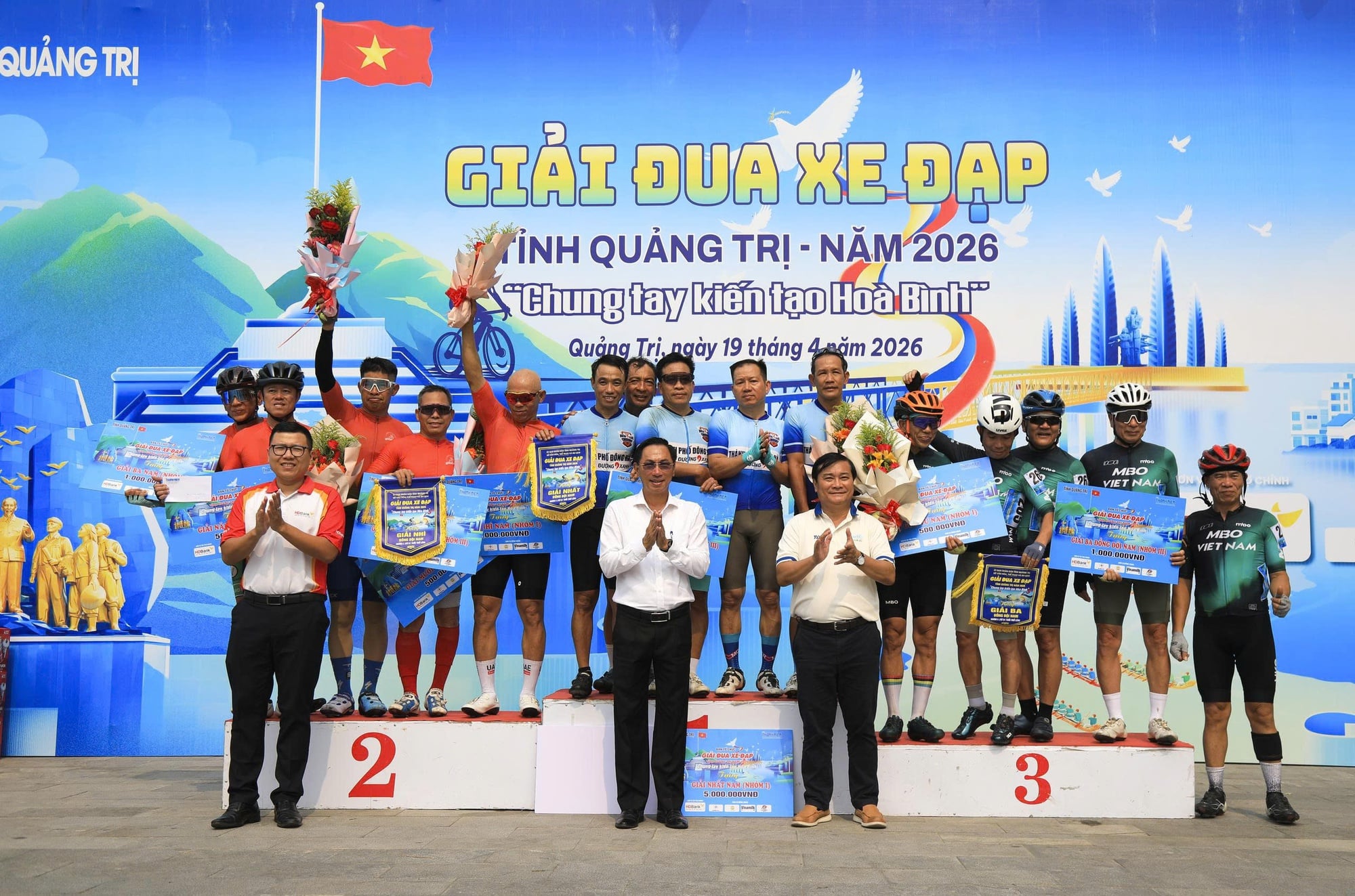 Những vòng quay hòa bình trên 'đất lửa' - Ảnh 3.