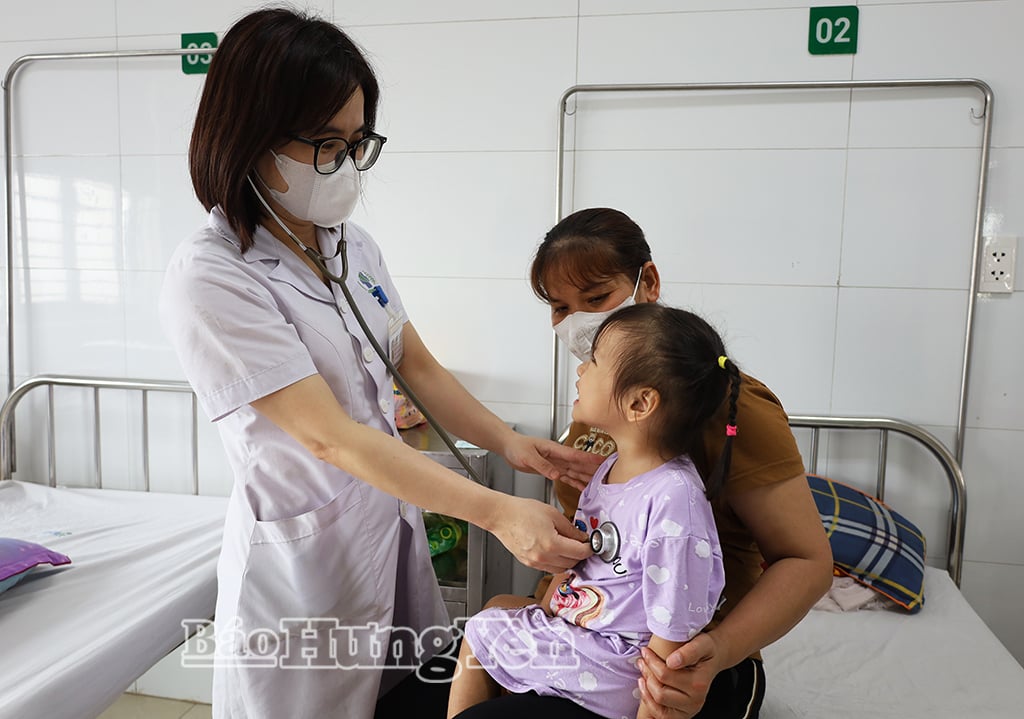 Bệnh nhi điều trị tại Bệnh viện Đa khoa Đông Hưng.