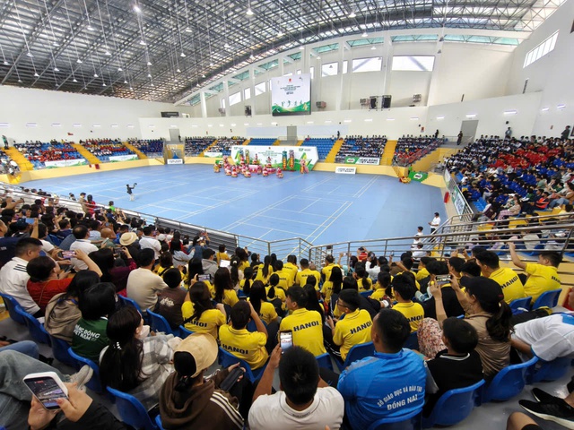 Plus de 2 200 élèves ont participé à la compétition sportive nationale des lycées à Da Lat - Photo 4. Hơn 2.200 học sinh dự giải thể thao học sinh phổ thông toàn quốc tại Đà Lạt- Ảnh 4.