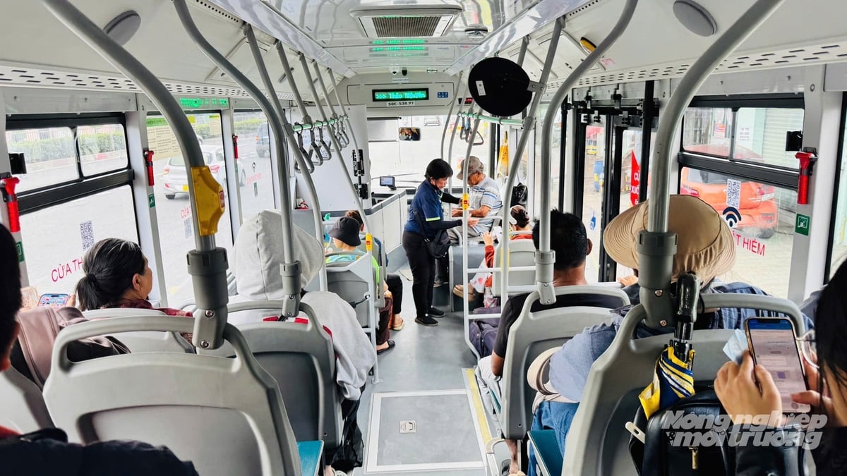TP.HCM khuyến khích người dân sử dụng xe buýt công cộng. Ảnh: Hồng Thủy.