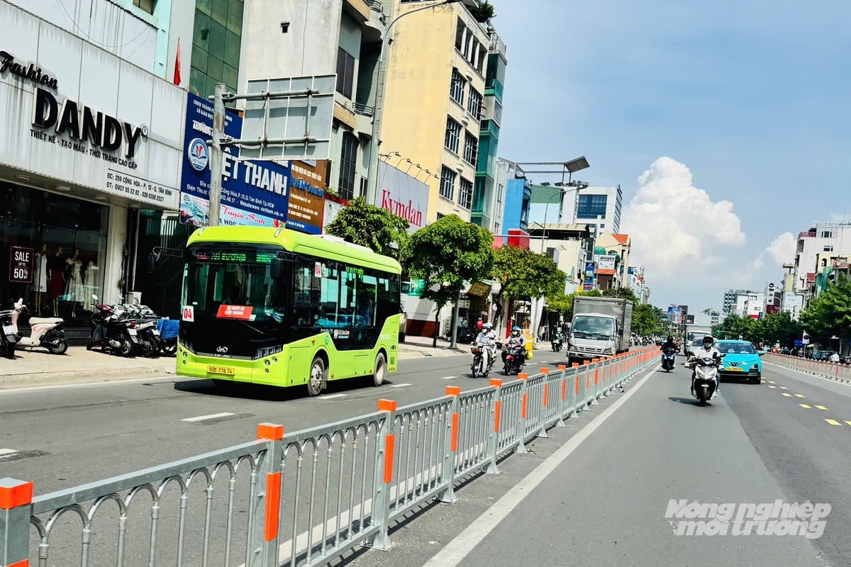 TP.HCM khuyến khích người dân sử dụng xe buýt công cộng. Ảnh: Hồng Thủy.