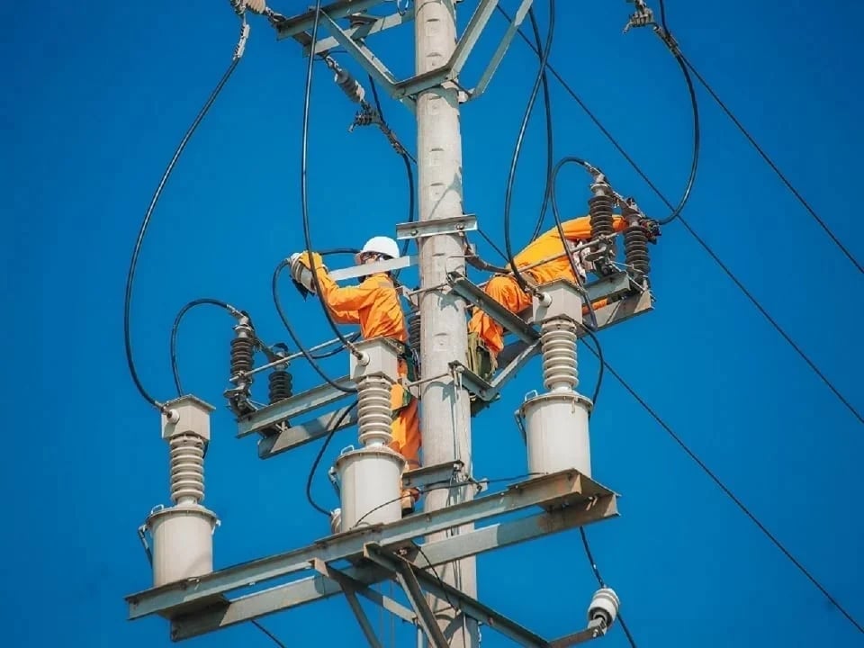 Ministerstvo průmyslu a obchodu žádá, aby Lidové výbory provincií a měst dokončily shromažďování a předložení údajů ministerstvu do 17:00 dne 30. června 2026. Foto: EVNNPC. Bộ Công Thương đề nghị UBND các tỉnh, thành phố hoàn thành việc tổng hợp và gửi số liệu về Bộ trước 17 giờ ngày 30/6/2026. Ảnh: EVNNPC.