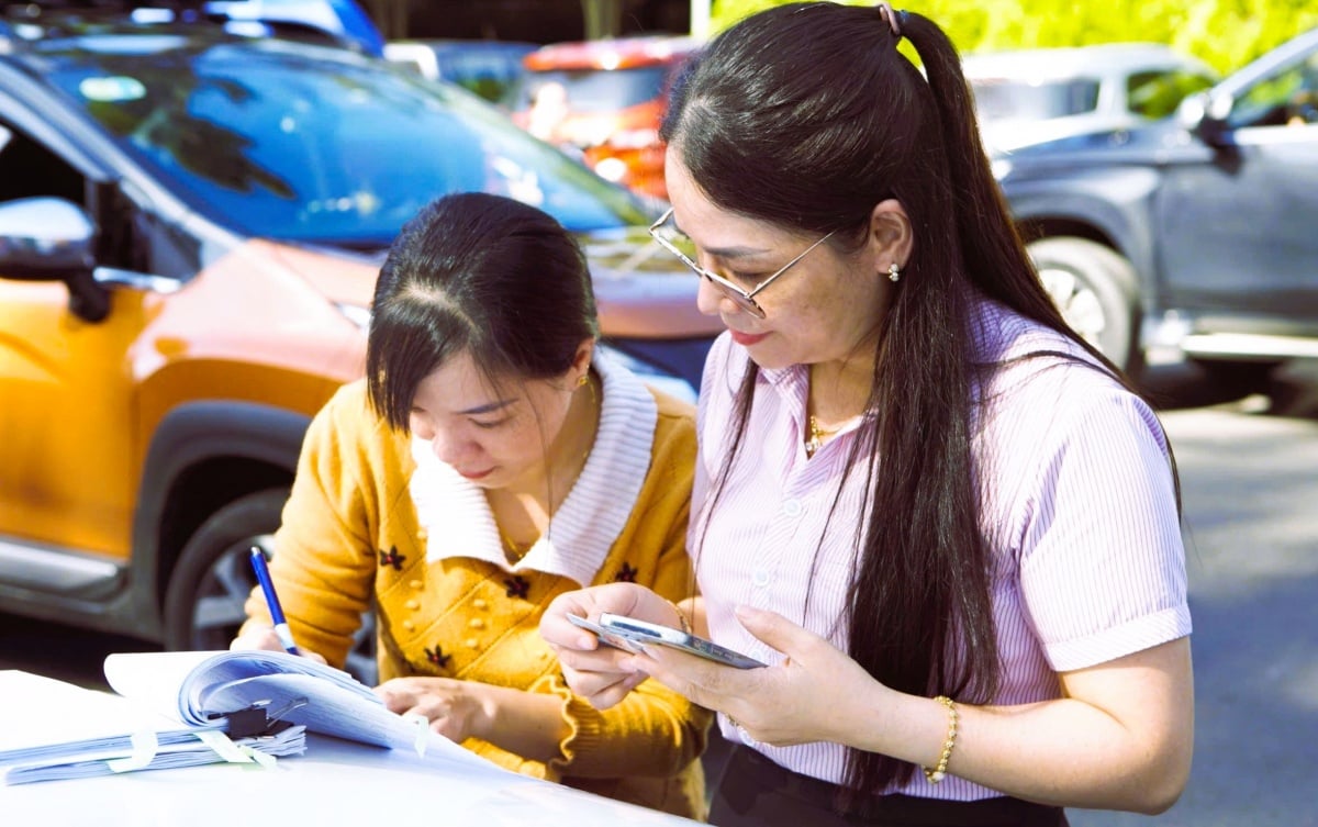 Người dân đã và đang hưởng lợi những tiện ích từ ngân hàng số. Người dân đã và đang hưởng lợi những tiện ích từ ngân hàng số.