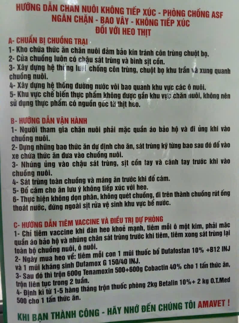 Quy trình chăn nuôi không tiếp xúc được hướng dẫn tại hộ dân. Ảnh: Thanh Nga.