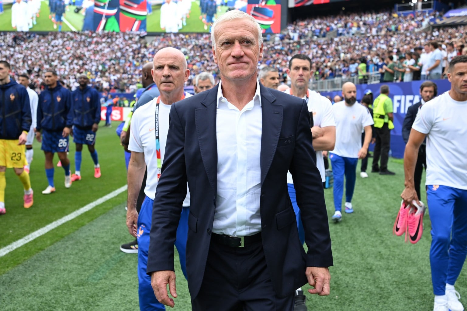 The person who will temporarily replace coach Deschamps has been revealed, and the French national team faces a challenge.