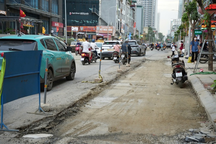 Beseitigung des letzten „Engpasses“ zur Erweiterung der Nguyen Tuan Straße – Foto 4. Tháo gỡ 'nút thắt' cuối cùng để mở rộng đường Nguyễn Tuân- Ảnh 4.