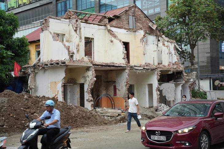 Beseitigung des letzten „Engpasses“ zur Erweiterung der Nguyen Tuan Straße – Foto 6. Tháo gỡ 'nút thắt' cuối cùng để mở rộng đường Nguyễn Tuân- Ảnh 6.
