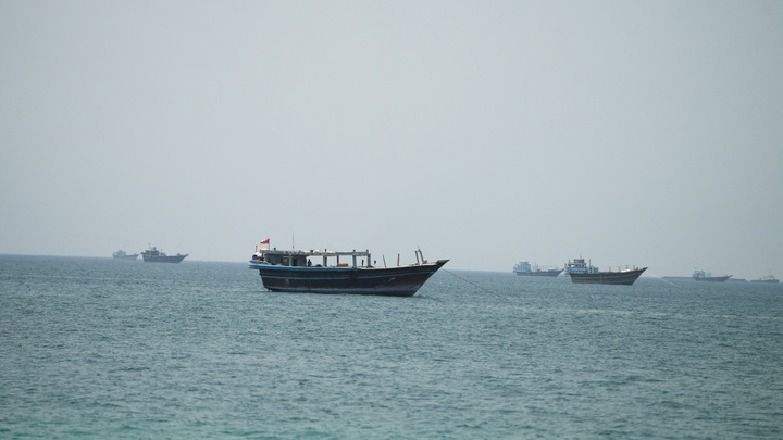 De VS en Iran verschillen van mening over nucleaire inspecties en de kosten voor de doorvaart door de Straat van Hormuz. Eo biển Hormuz. (Ảnh: Reuters)