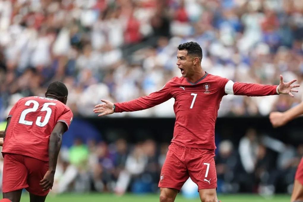 ÚLTIMA HORA — UMA MENSAGEM QUE ESTÁ A EMOCIONAR MILHÕES DE FÃS DE CRISTIANO RONALDO…