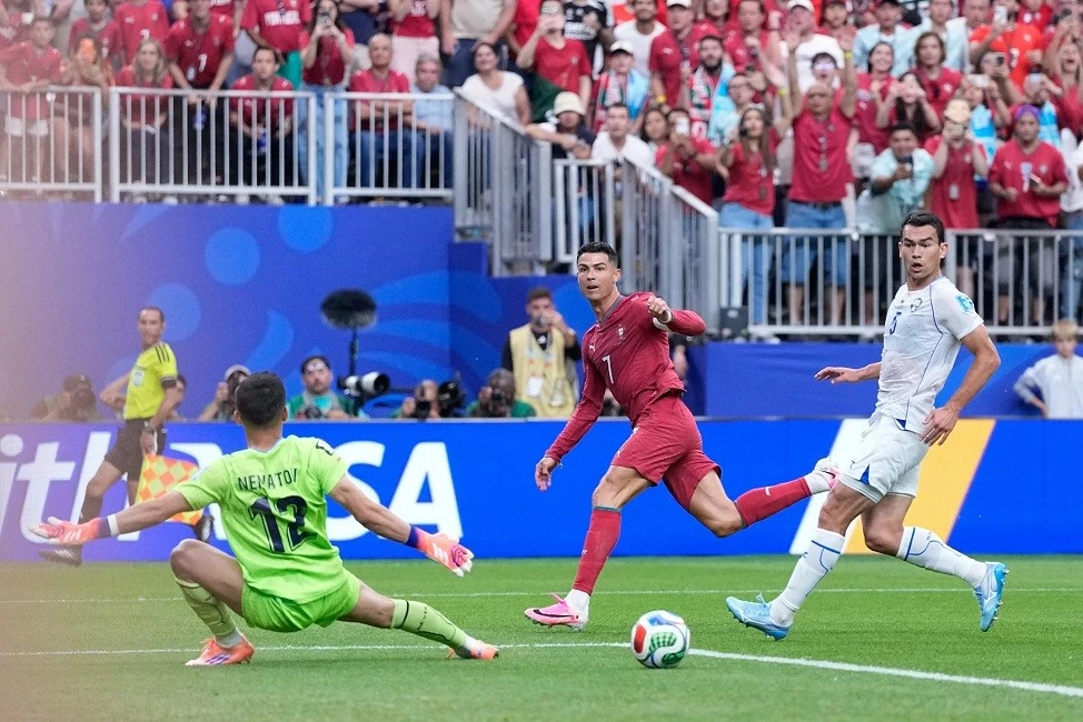 Ronaldo lập kỷ lục mà ngay cả Messi cũng chưa chạm tới