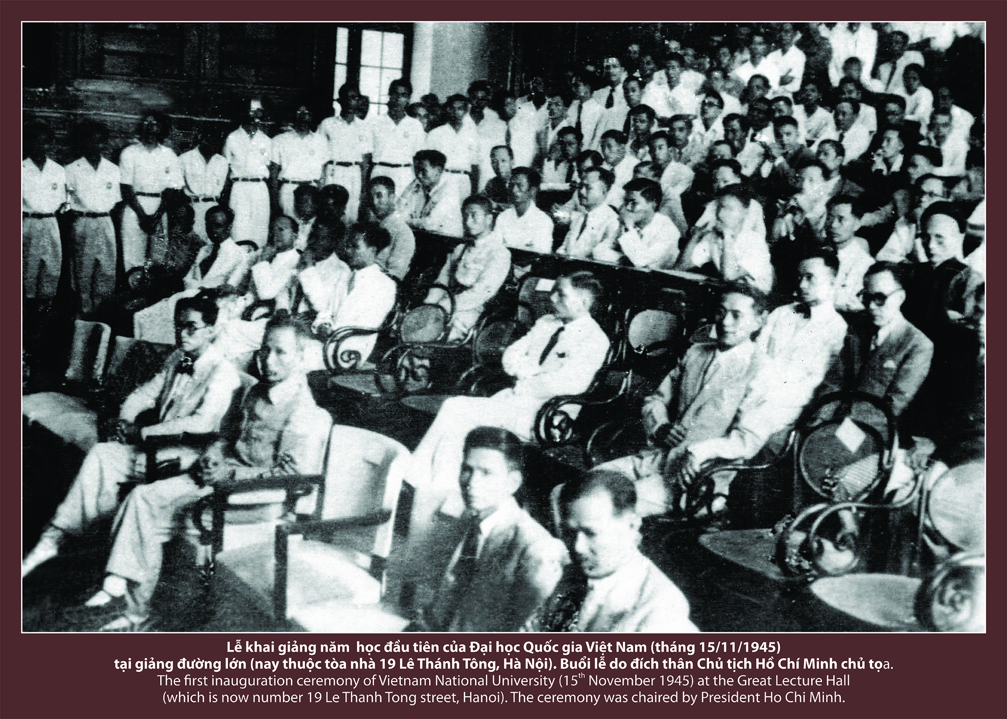 Ho Chu tich du khai giang nam 1945 VNUs.jpg
