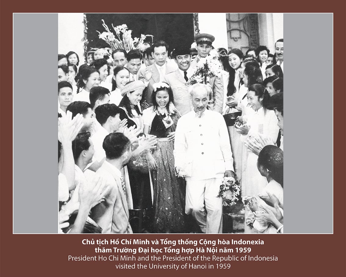Ho chu tich - Dai hoc Tong hop Ha Noi small.jpg