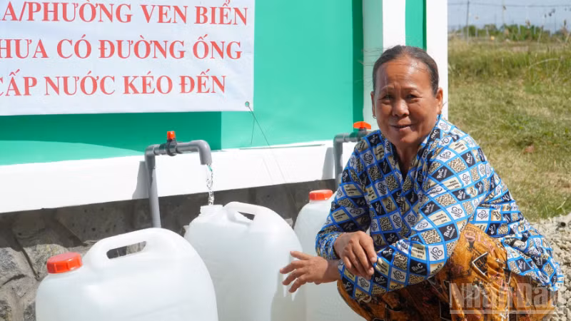 Đầu năm đến nay, 37 điểm cấp nước sạch miễn phí cho người dân vùng hạn mặn được thành phố Cần Thơ duy trì, cung cấp. 