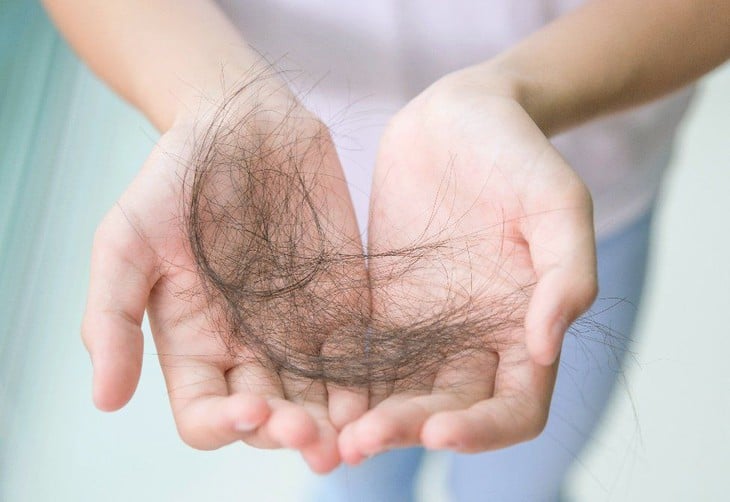 3 bí quyết hạn chế rụng tóc ở tuổi mãn kinh- Ảnh 1.