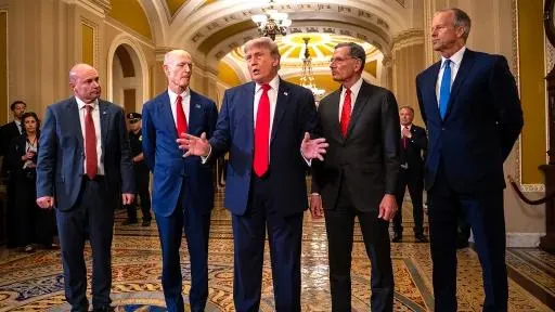 Senado de EE.UU. rechaza limitar poder de Trump para declarar guerra a Irán