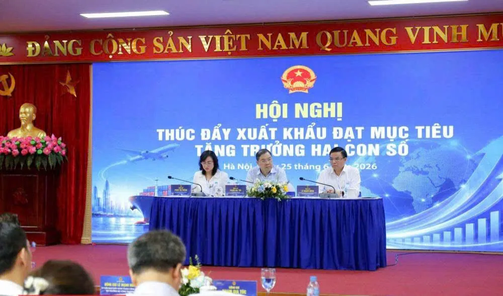 Xuất khẩu tăng tốc, điện tử dẫn dắt tăng trưởng- Ảnh 1.