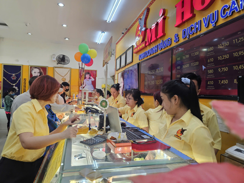 Lỗ nặng vì đầu tư vàng, bạc - Ảnh 1.