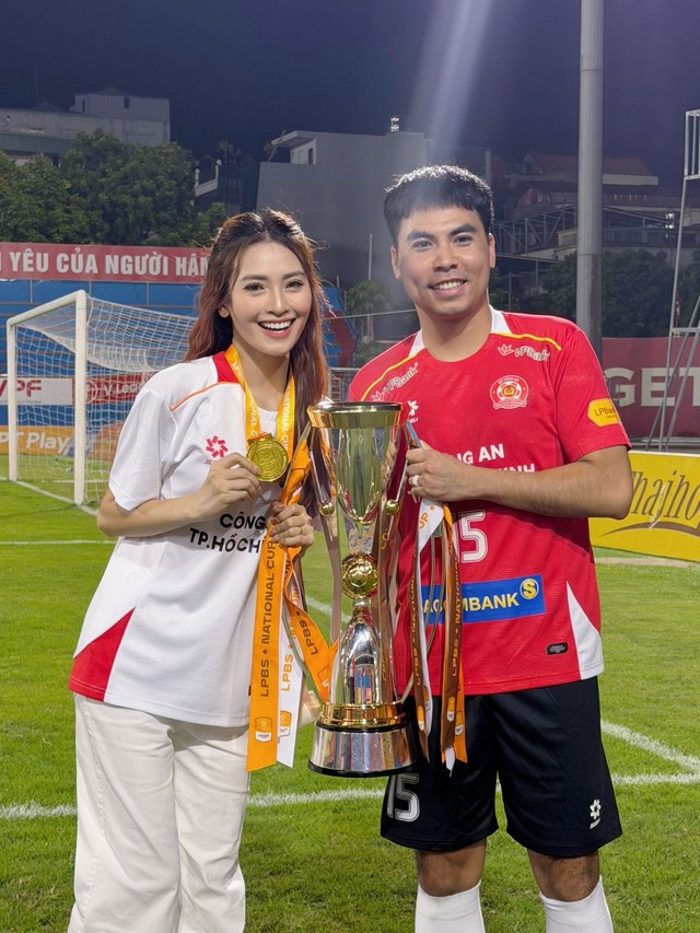 MC Huyen Trang berkongsi kegembiraannya kerana menjadi seorang ibu buat kali pertama dan menamakan bayinya Mica - Foto 3.