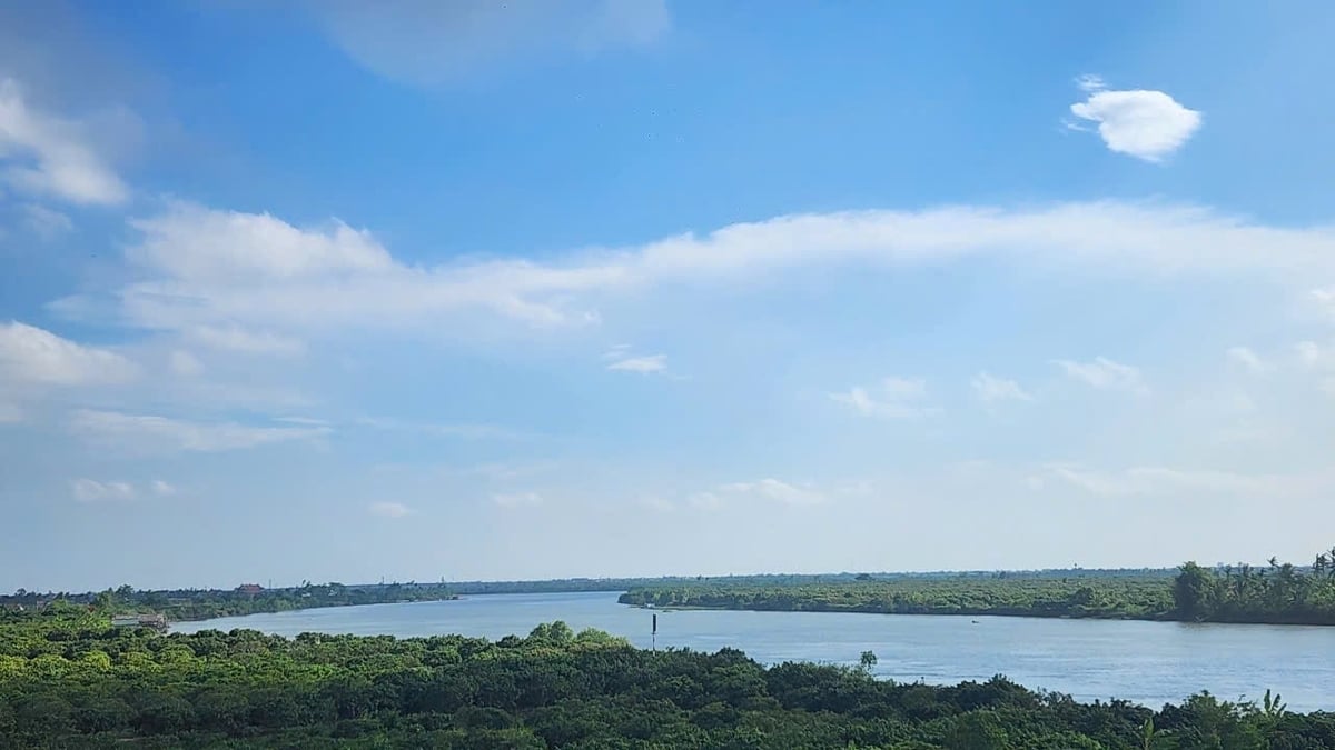Giải pháp trọng tâm đang được để xuất là 'tận dụng và nâng cấp', thay vì chỉ khai thác dòng chảy tự nhiên, thành phố sẽ chuyển sang mô hình chủ động tích trữ. Ảnh: Đinh Mười.