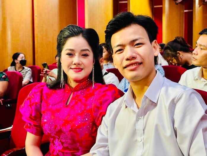 Cải lương trước ngã rẽ mới: Đổi mới để giữ hồn cốt - Ảnh 2.