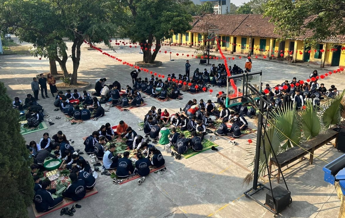 Ngày hội nấu bánh chưng tại Trường cấp 3 nông nghiệp Nam Định.