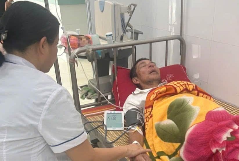 Ông Vũ Trung Tuấn đang được theo dõi, chăm sóc tại Trạm Y tế xã Đồng Phúc, tỉnh Thái Nguyên. Ảnh: CTV.