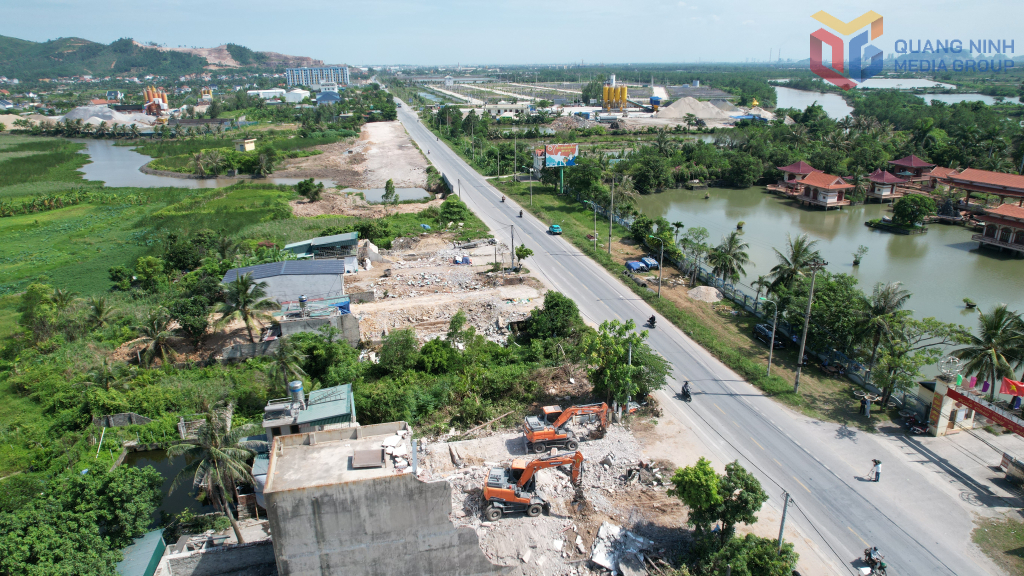 Công tác GPMB được các địa phương triển khai nhưng mặt bằng tuyến vẫn còn tổng số hơn 1,3km chưa được bàn giao cho đơn vị thi công