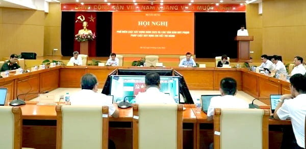 Hội nghị được truyền trực tuyến đến các cơ quan Trung ương, UBND tỉnh/thành phố, Sở Xây dựng, Ban quản lý dự án đầu tư xây dựng địa phương. Ảnh: Bộ Xây dựng.