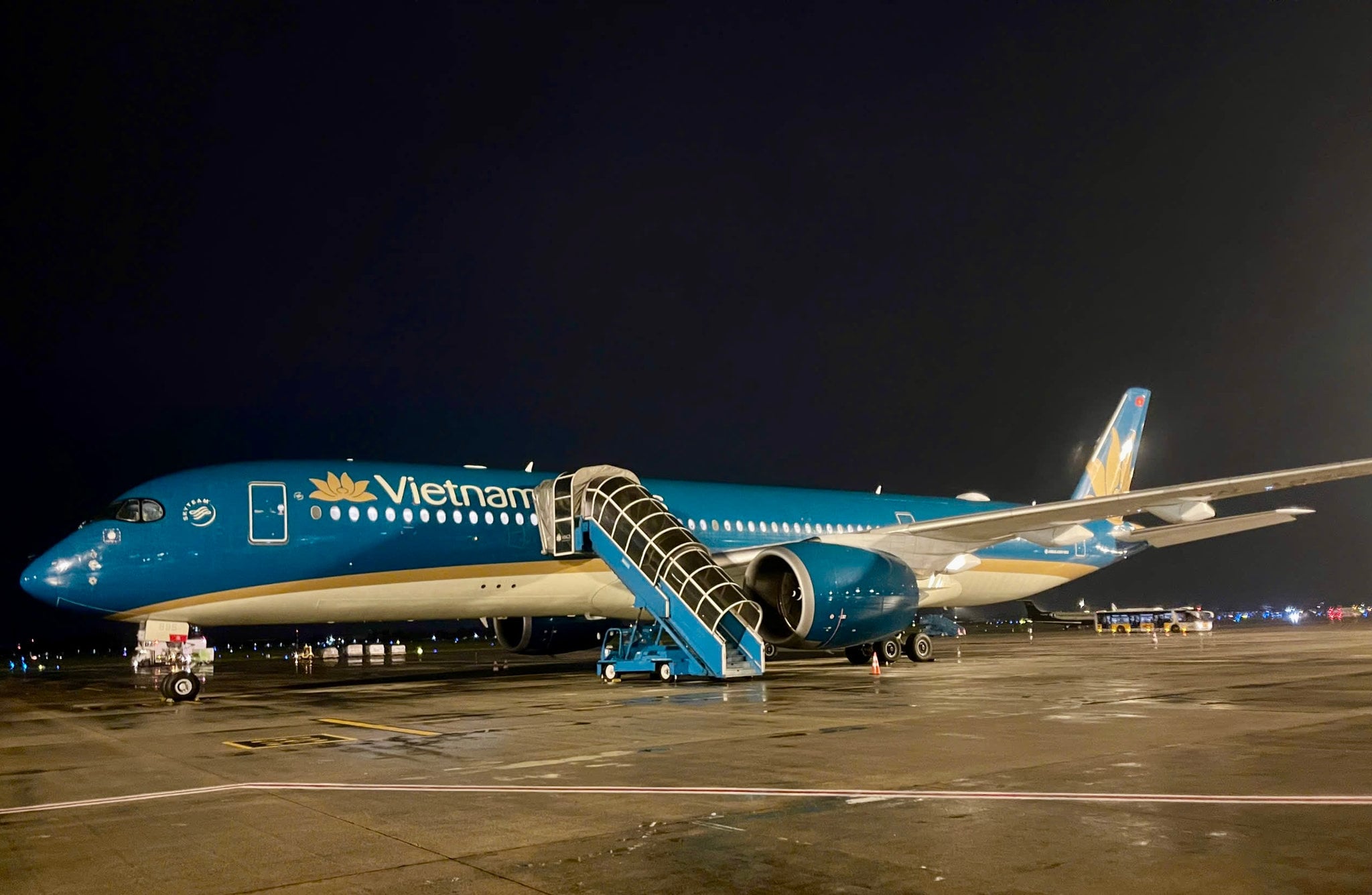 ベトナム航空がボーイング787-10型機を受領し、運航を開始した。