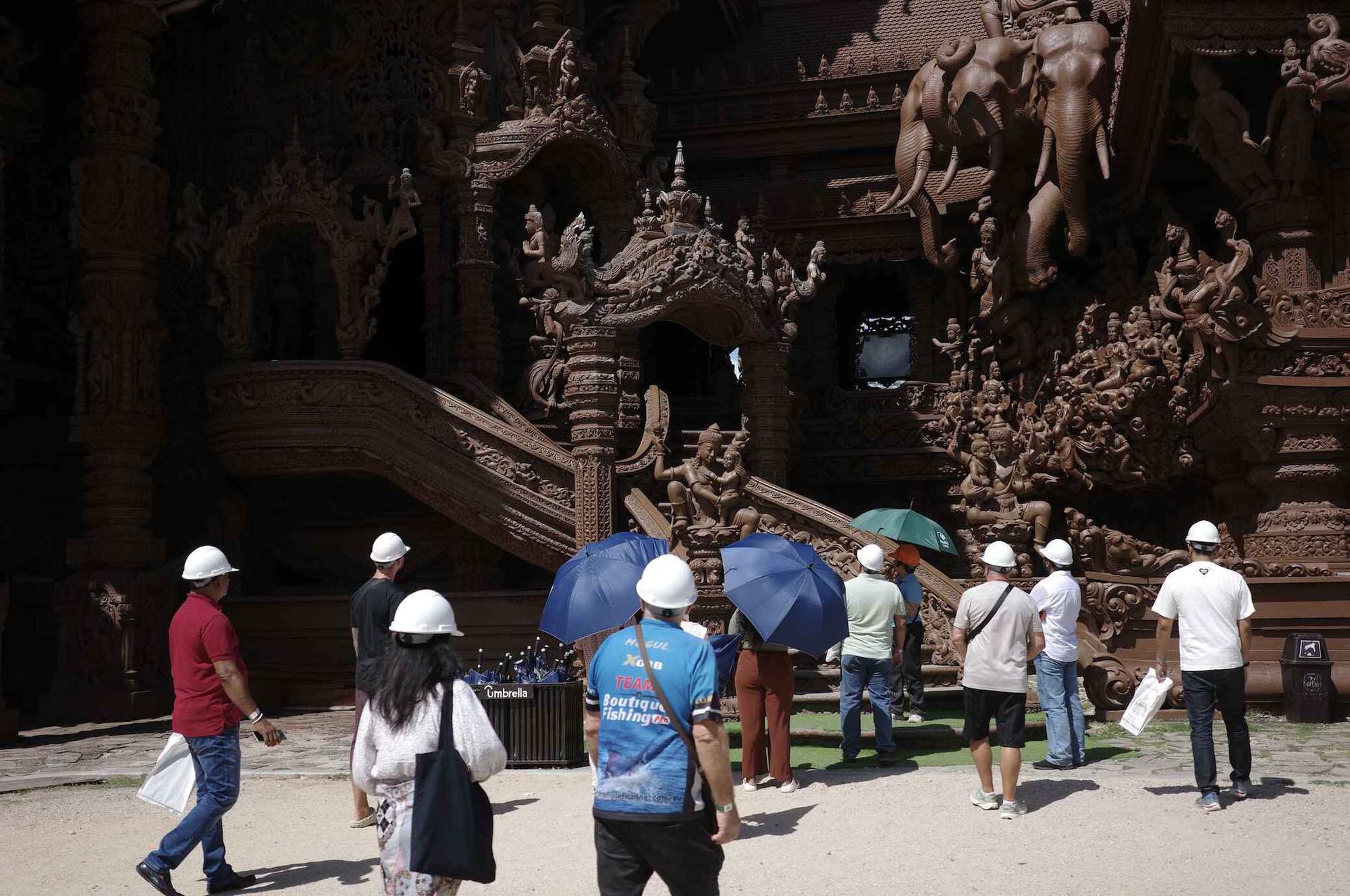 Du lịch đảo lộn vì nắng nóng cực đoan- Ảnh 2.