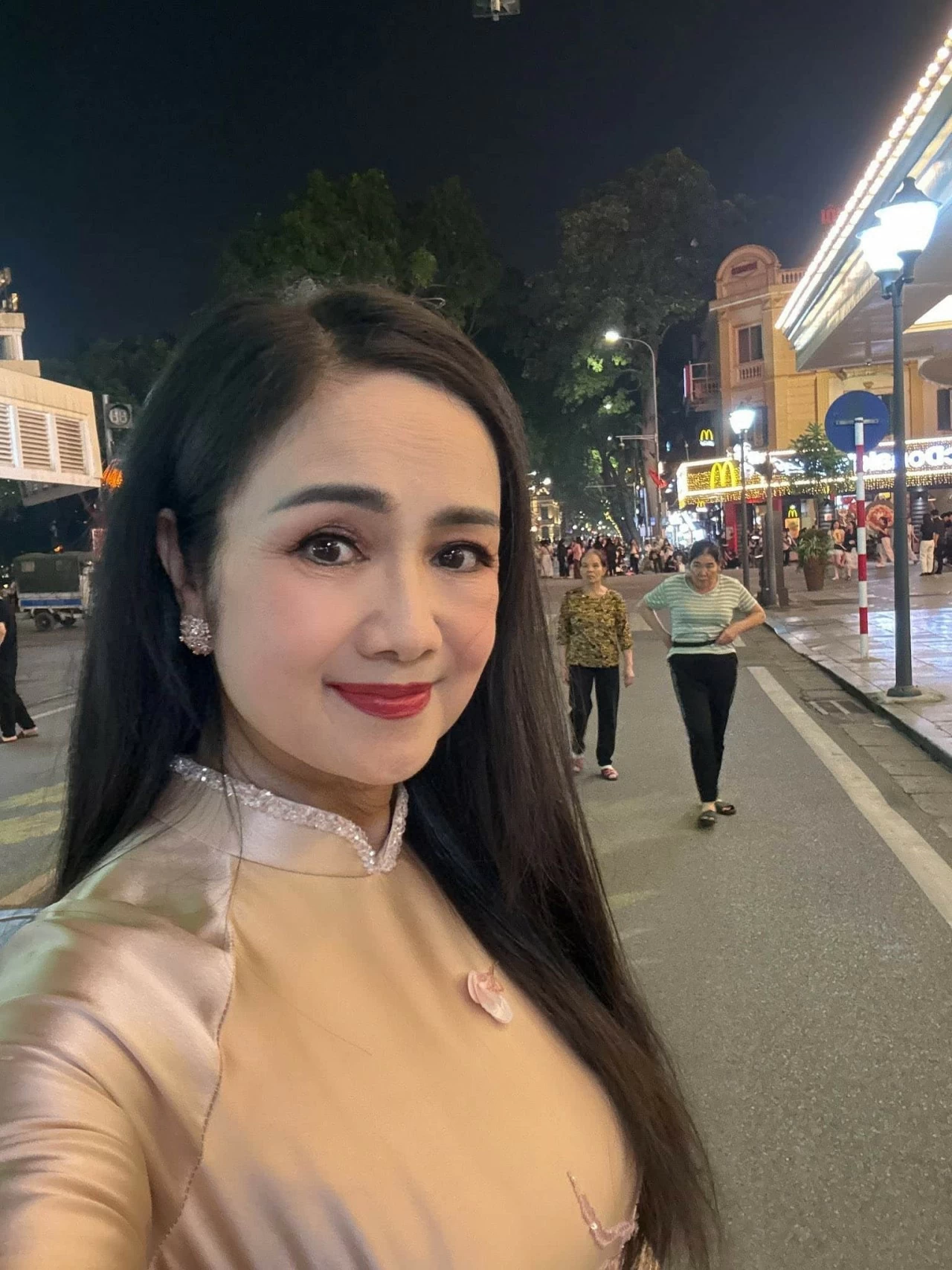 Nhan sắc trẻ trung của NSND Thu Hà