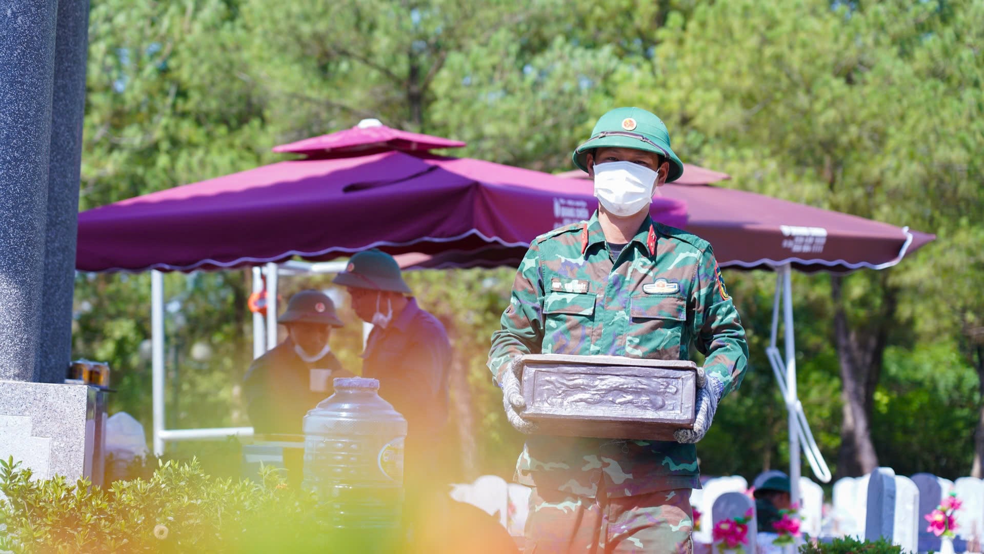After completing the biological sample collection, the remains of the fallen soldiers were respectfully escorted back to their graves by the 584th Team, in preparation for burial and rearrangement.
