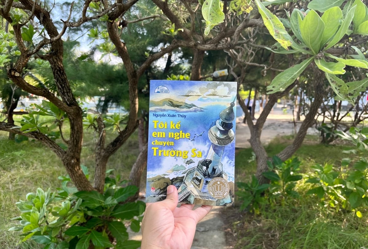 'Tôi kể em nghe chuyện Trường Sa' theo chân chiến sĩ ra Trường Sa. Ảnh: Xuân Thủy.