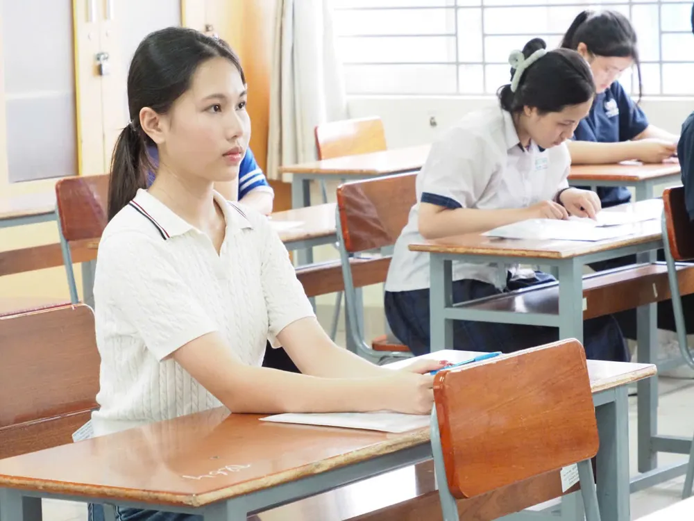 Kandydaci biorący udział w egzaminie ukończenia szkoły średniej w 2026 r. w Ho Chi Minh City.
