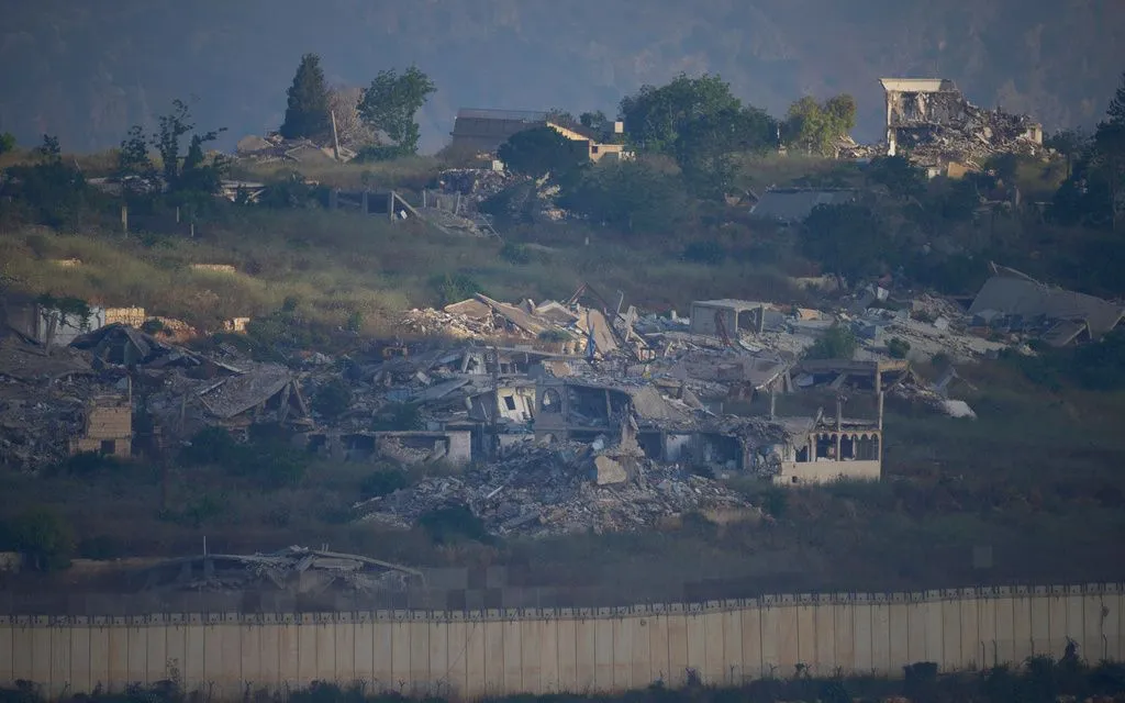 Những tòa nhà bị phá hủy ở miền Nam Lebanon, ngày 28/6/2026 (Ảnh: AP)
