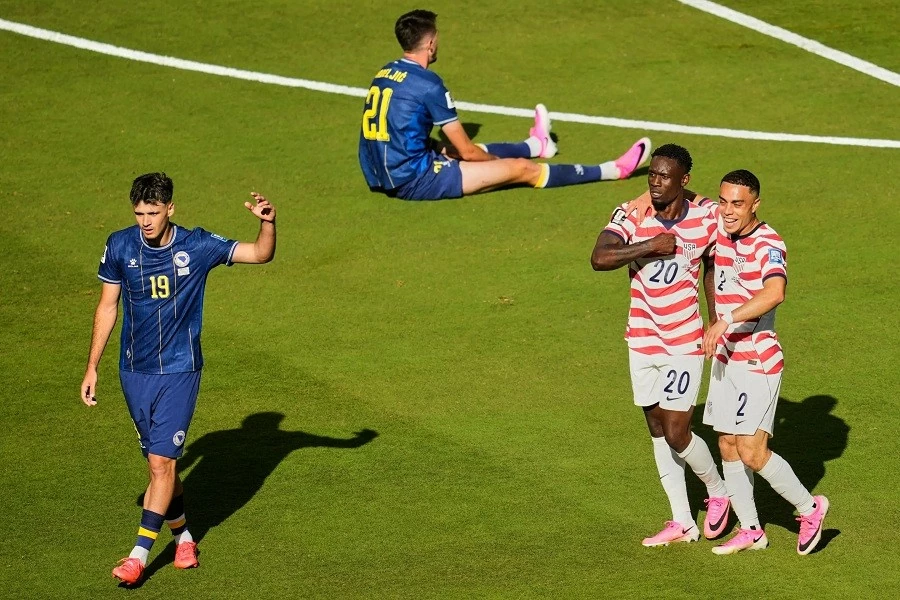 Kết quả bóng đá World Cup 2026: Mỹ 2-0 Bosnia & Herzegovina: Balogun ghi bàn rồi nhận thẻ đỏ, chủ nhà Mỹ hẹn tái đấu với Bỉ sau 12 năm