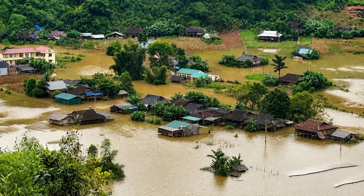Überschwemmungen haben den Weiler Ngoc Sy in der Gemeinde Can Yen von der Außenwelt abgeschnitten und den Bewohnern erhebliche Not bereitet. Foto: HT. Mưa lũ khiến xóm Ngọc Sỹ, xã Cần Yên bị cô lập, cuộc sống của người dân gặp nhiều khó khăn. Ảnh: HT.