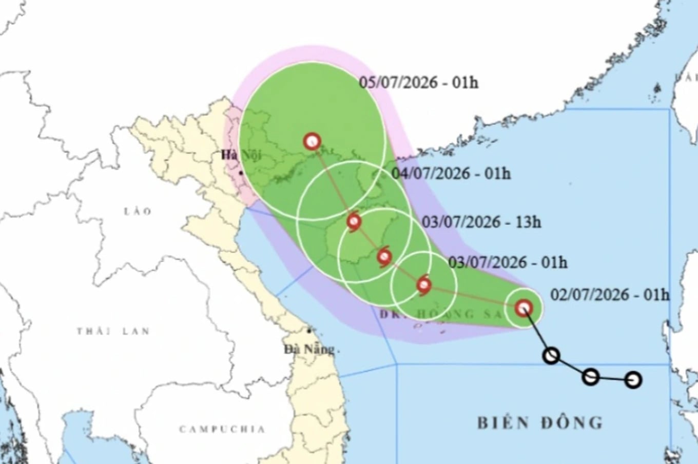 Mapa ukazuje předpokládanou trasu tropické deprese, která by dnes mohla zesílit v bouři. Foto: NCHMF. Bản đồ dự báo hướng di chuyển của áp thấp nhiệt đới có thể mạnh lên thành bão hôm nay. Ảnh: NCHMF.