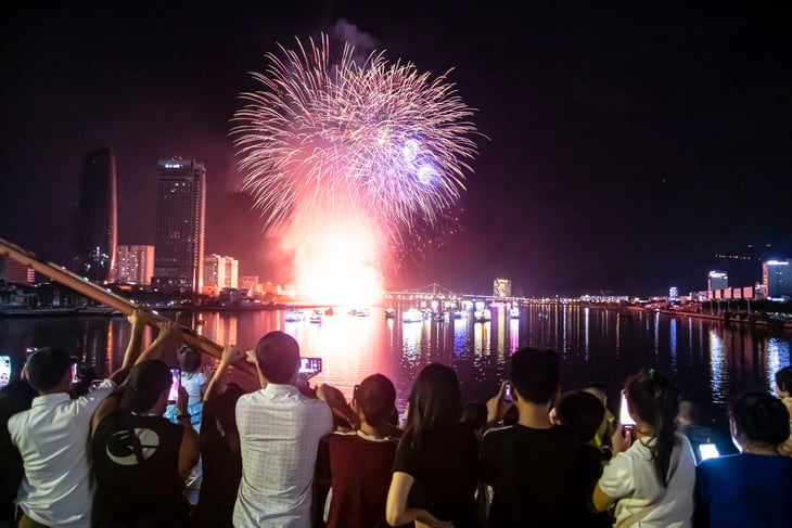 Gallery - Before the final night, discover the most spectacular fireworks viewing spots in Da Nang. - image 5
