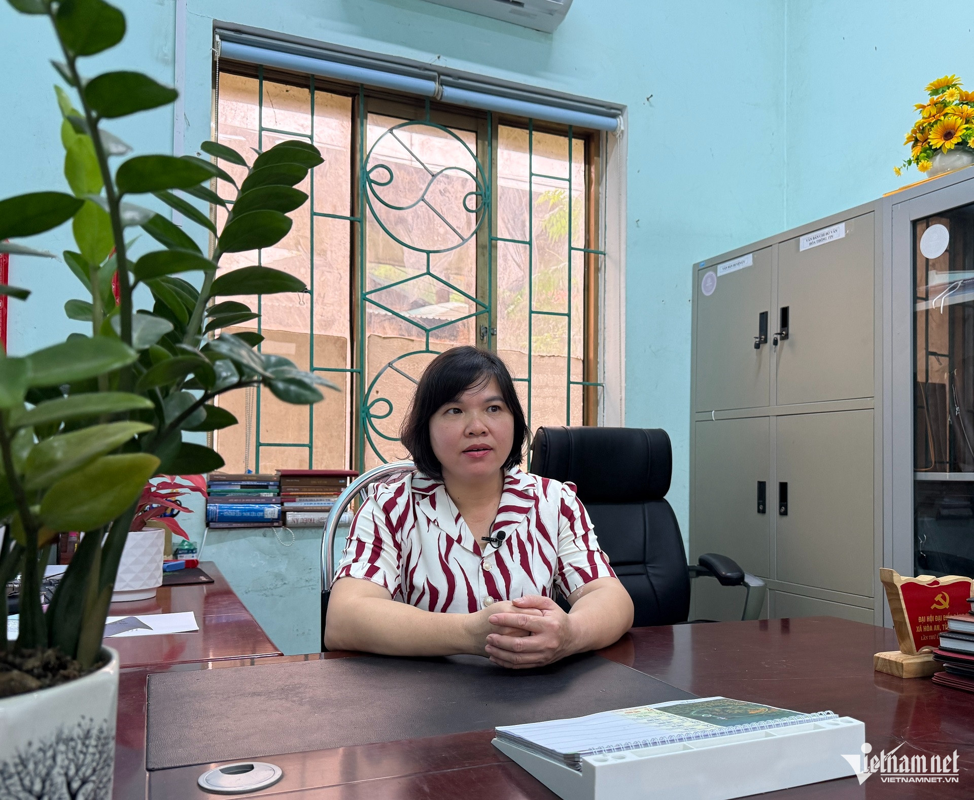 Коробка https://static-images.vnncdn.net/vps_images_publish/000001/000003/2026/7/2/w-ba-hoang-thi-tuyen-giam-doc-trung-tam-dvth-xa-hoa-an-2365.jpg