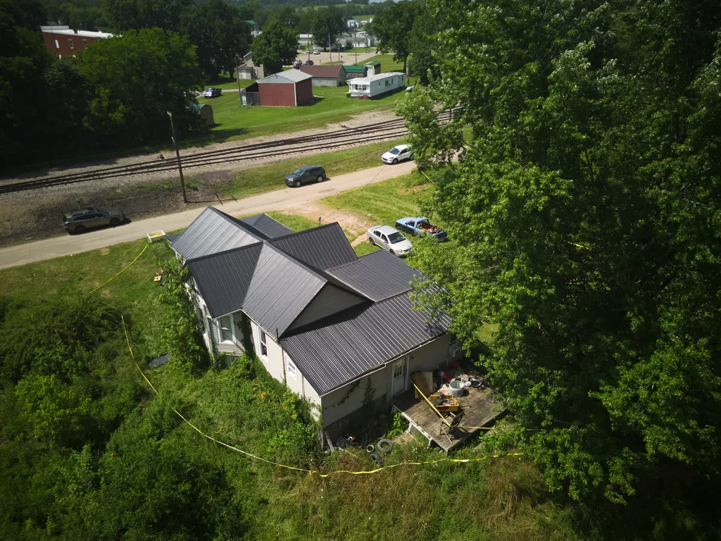 USA: Shocking case of 16 children held captive in a 