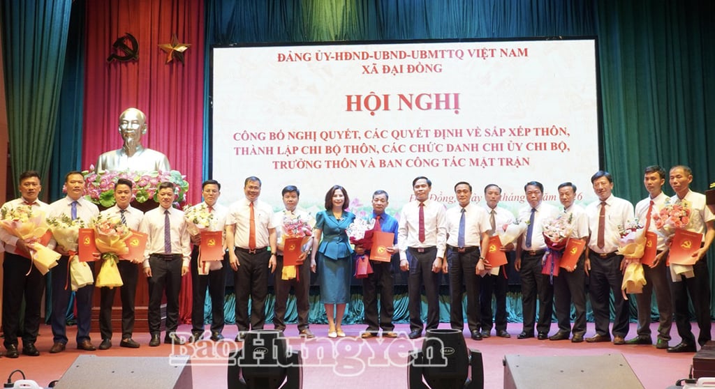 Para pemimpin komune Dai Dong menyerahkan keputusan untuk menubuhkan cawangan Parti kampung selepas penyusunan semula.